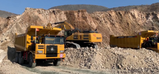 SY870H+SW955K+SY870H聯(lián)袂登場(chǎng)，見證采礦項(xiàng)目開工儀式暨礦石加工新篇章